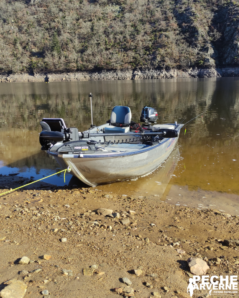 peche en bateau au barrage des fades
